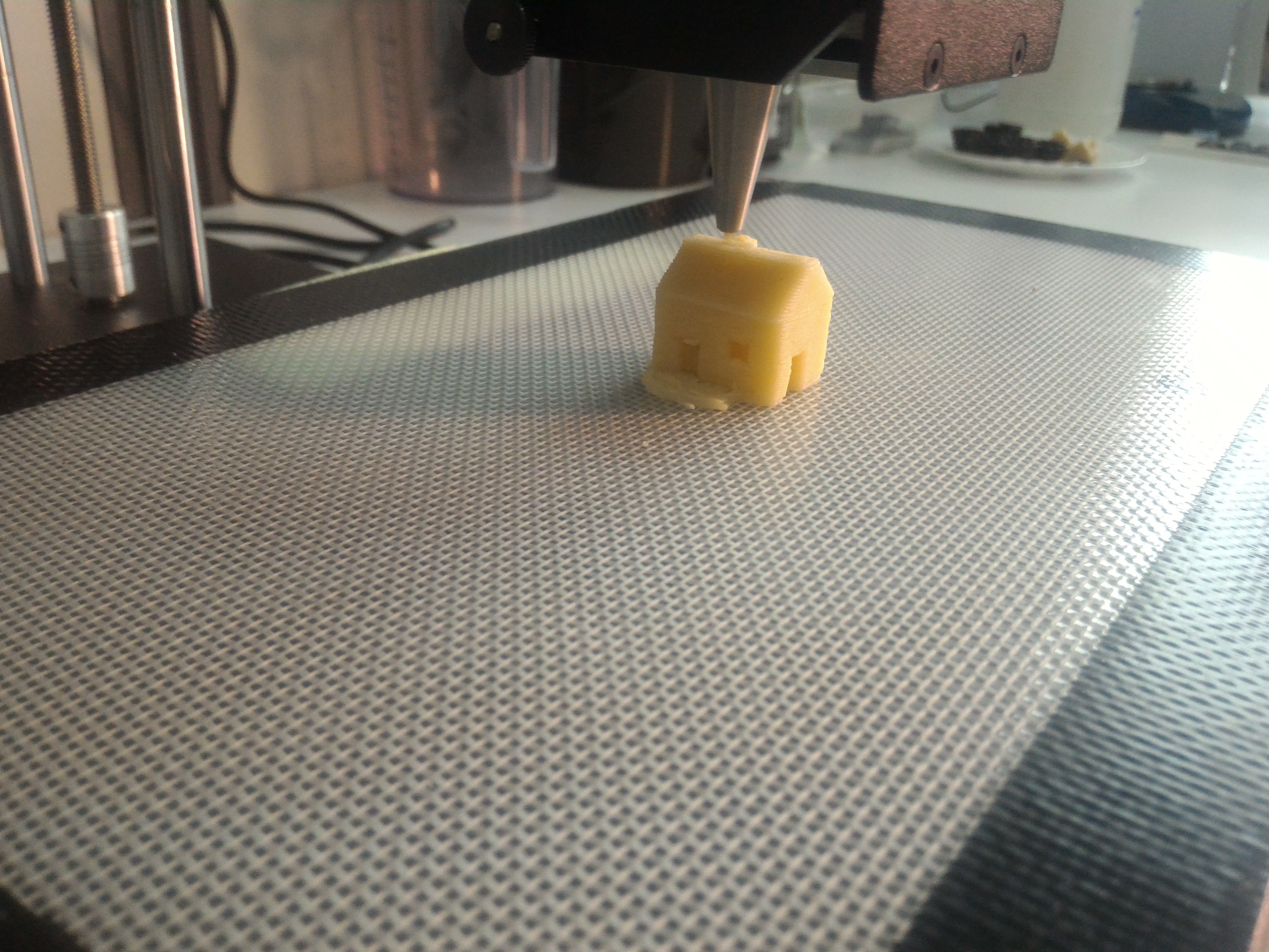 Căsuţe şi maşini din ciocolată şi marţipan cu bacterii probiotice pentru copii