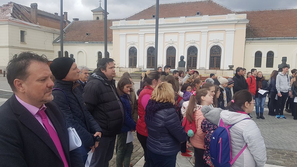 Zeci de români şi moldoveni au făcut Hora Unirii la Alba Iulia