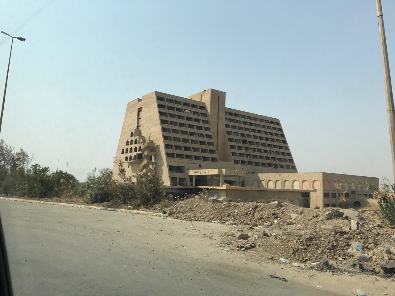 Medicul român care s-a oferit voluntar în Irak, tratând refugiaţi răniţi de gloanţe şi explozii