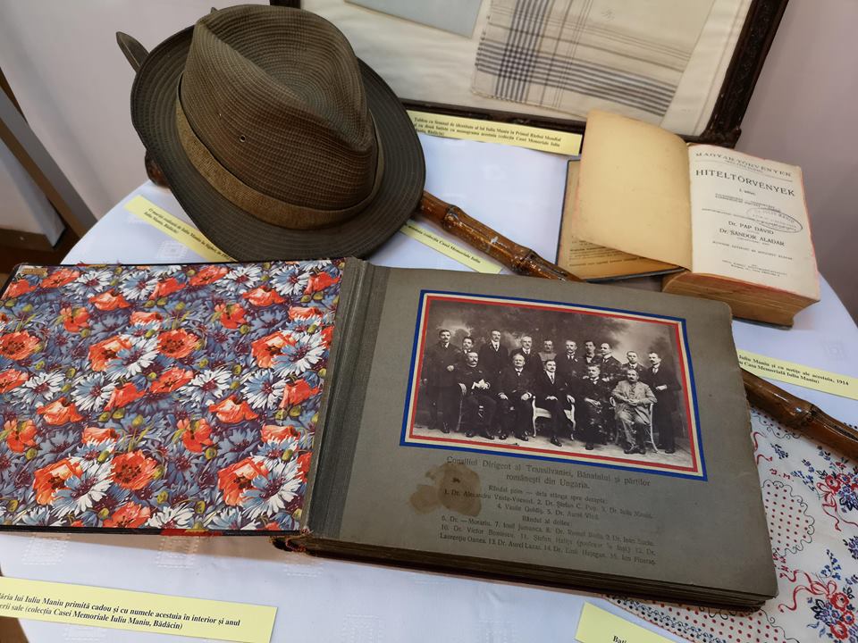 Expoziţie cu ocazia Centenarului la Cluj: bastonul, pălăria şi batistele cu monogramă ale lui Iuliu Maniu