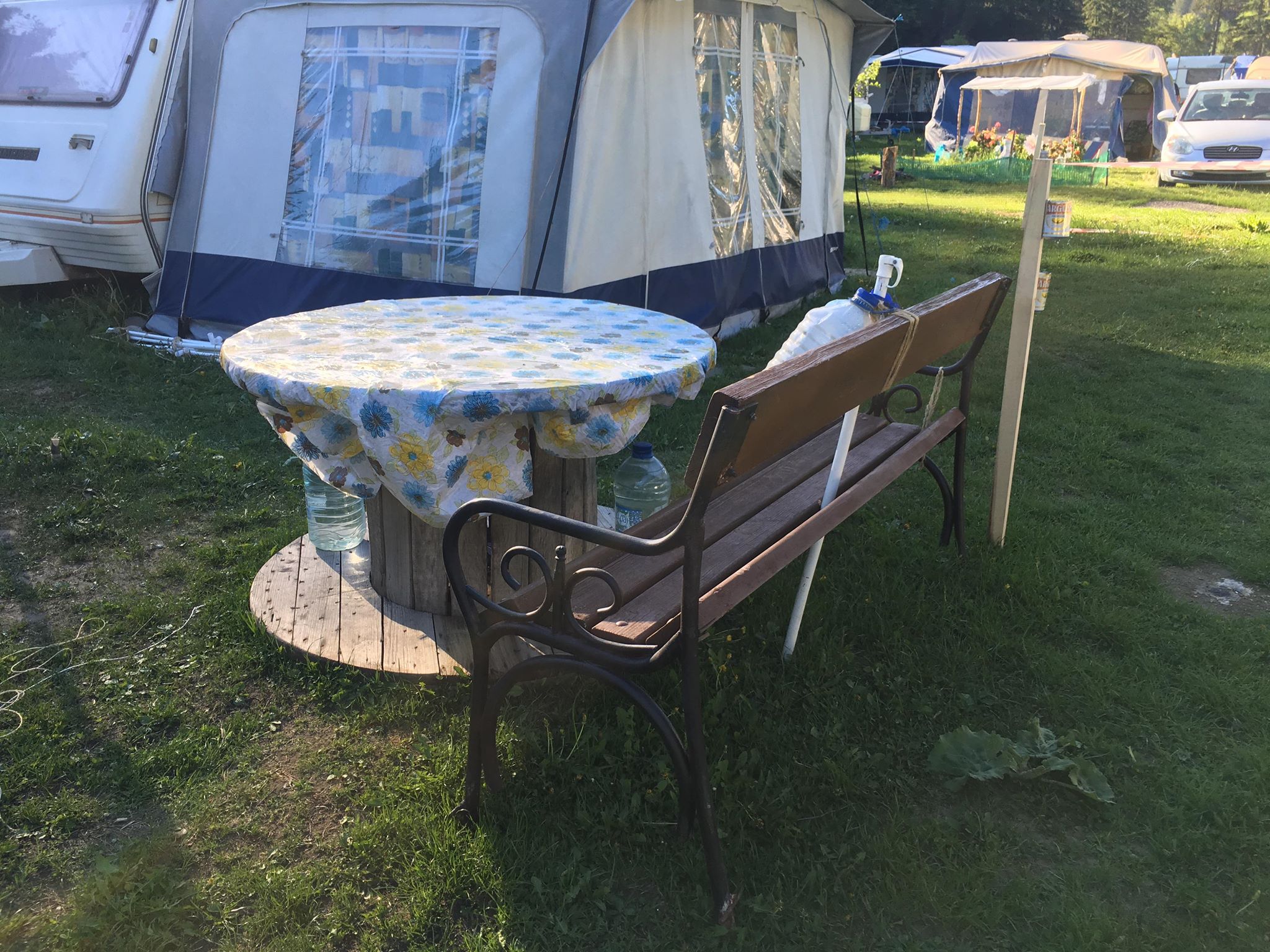 ''Oraşul rulotelor'' de pe Valea Cerbului