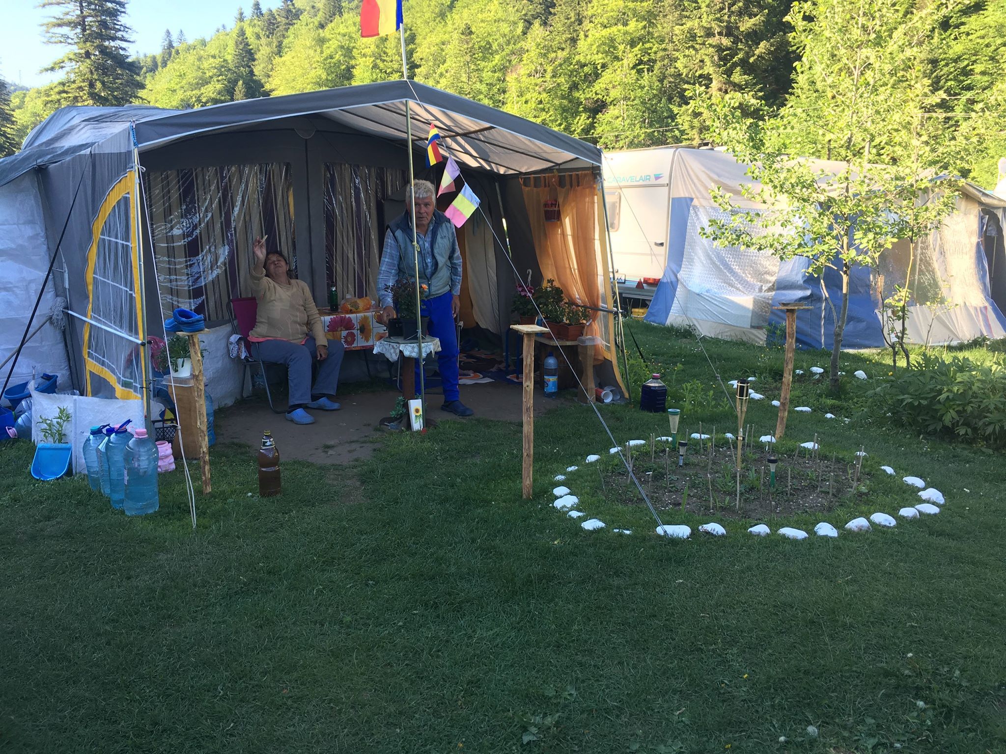 ''Oraşul rulotelor'' de pe Valea Cerbului