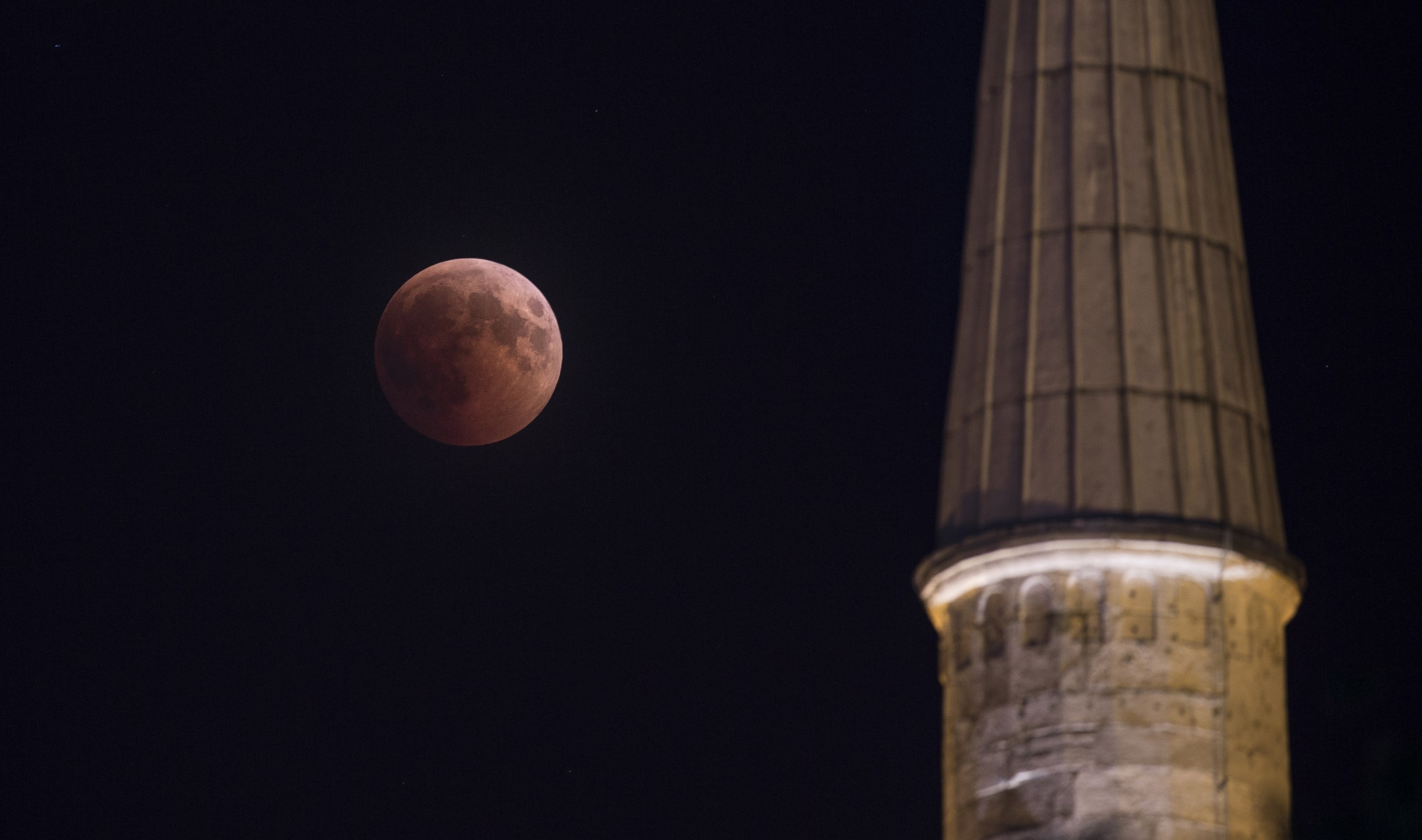 Luna sângerie din 27 iulie