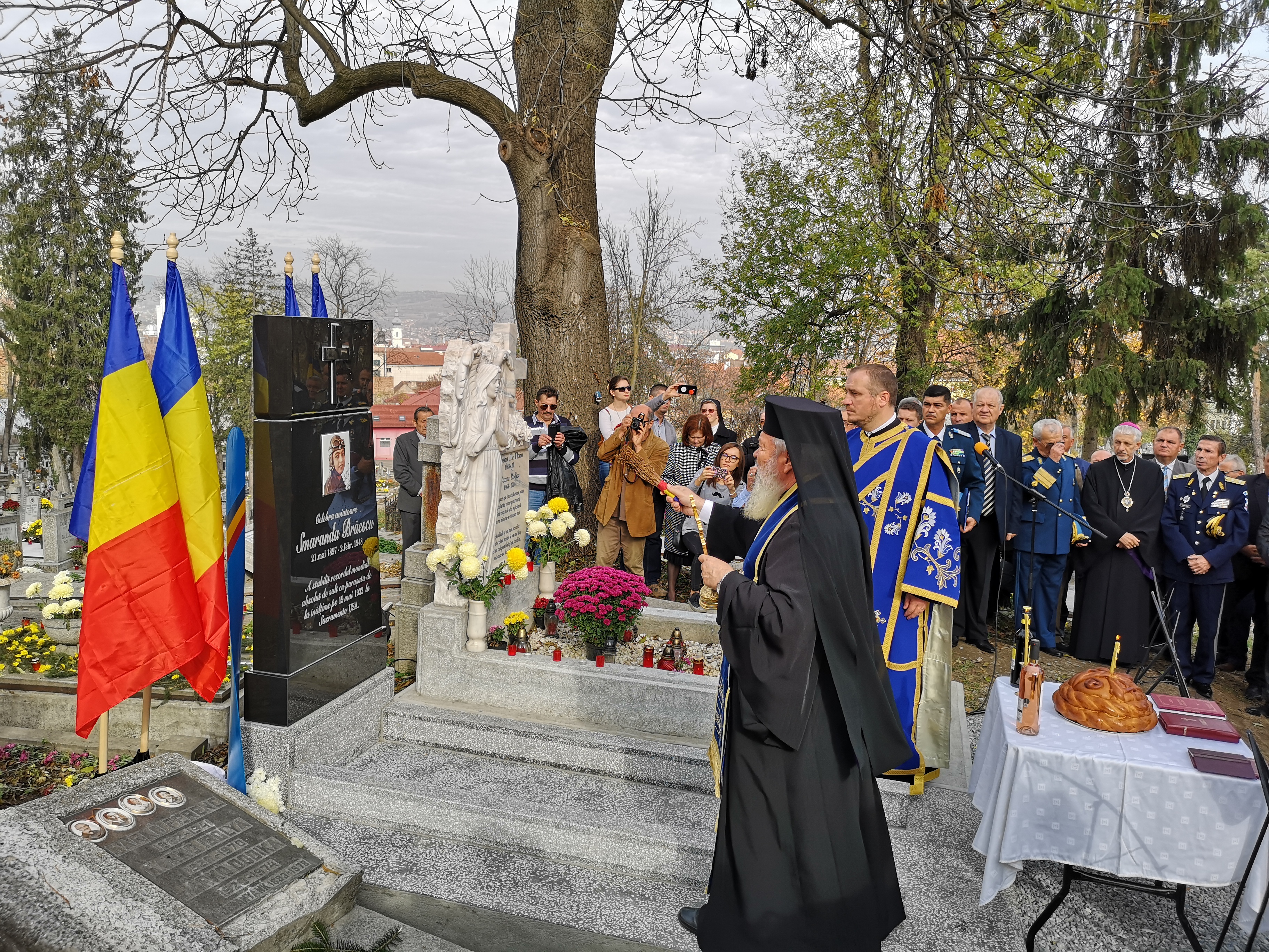 Monument închinat pilotului Smarandei Brăescu