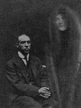 William Hope, realizatorul de imagini cu fantome