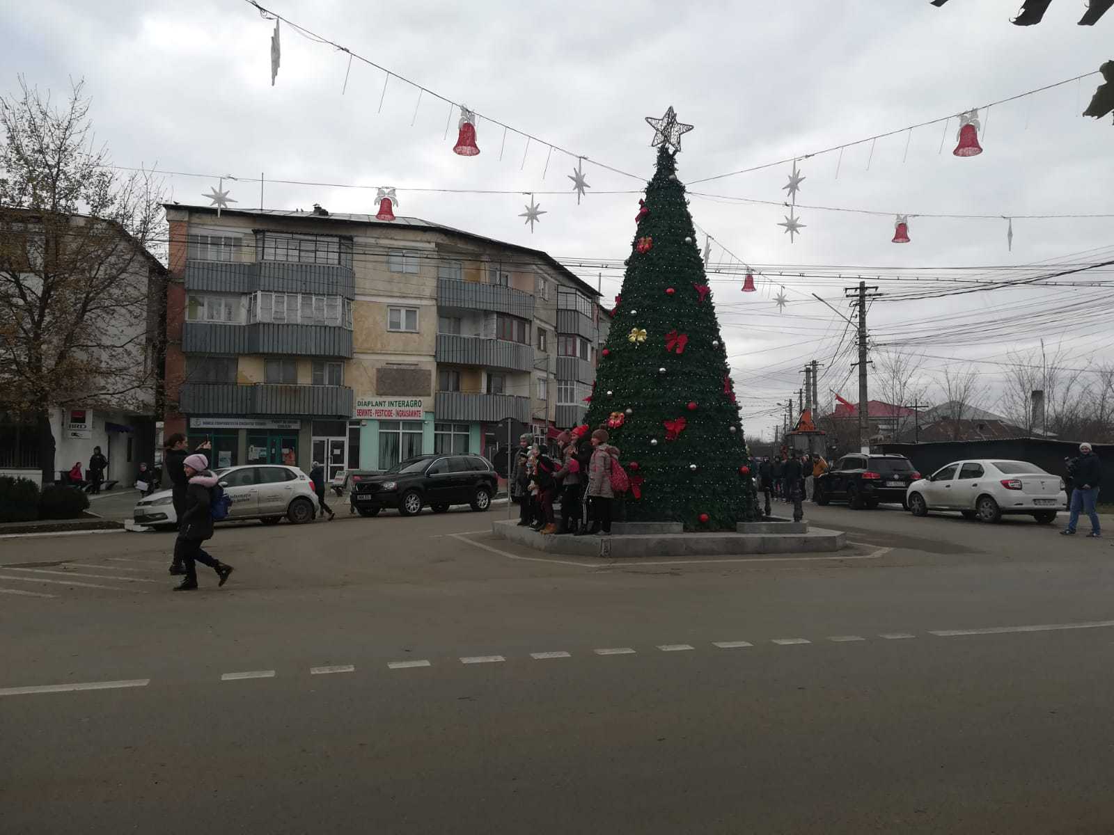 Monument în Galaţi, transformat în brad de Crăciun