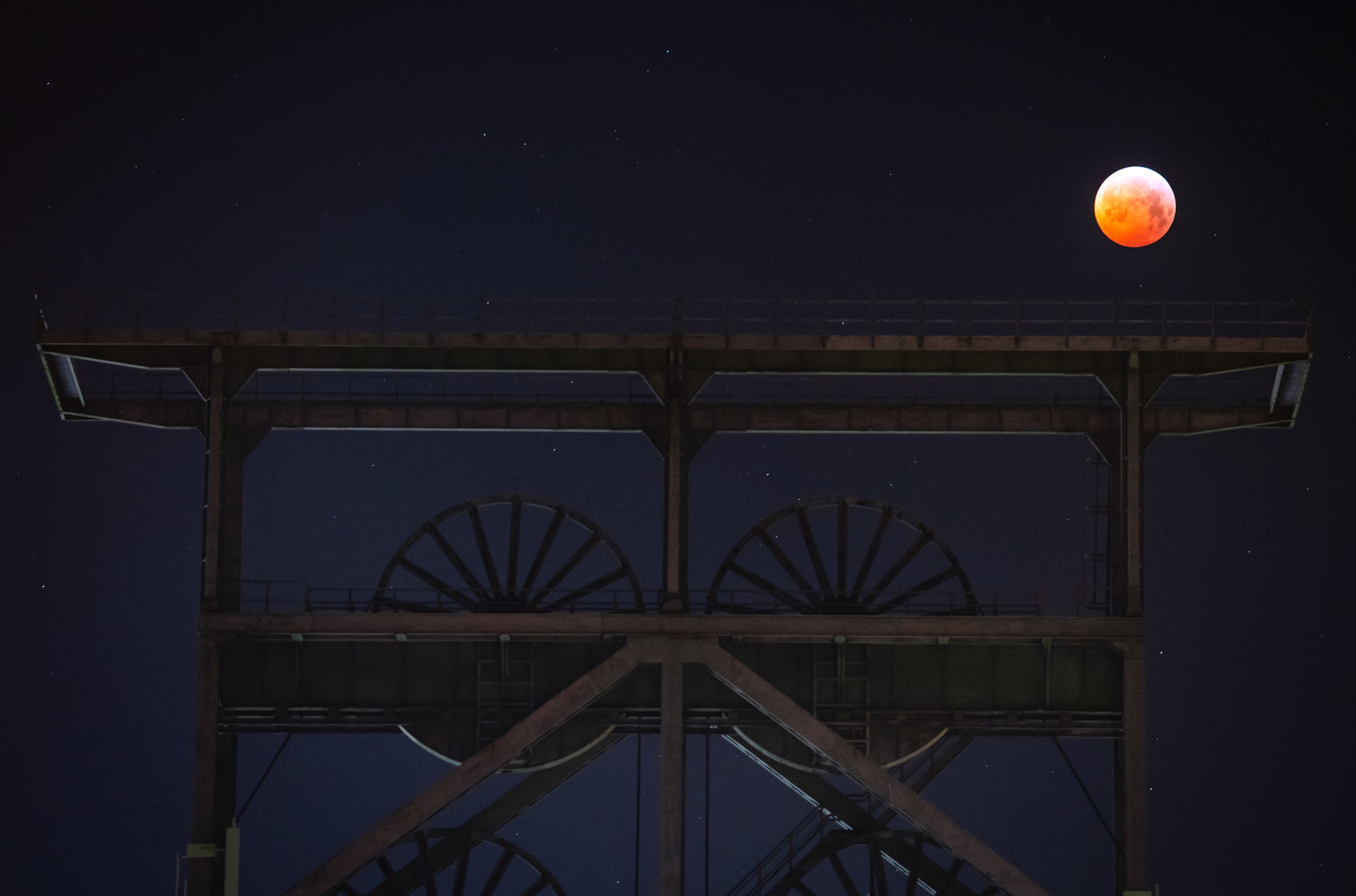 Imagini cu eclipsa totală de Lună din ianuarie 2019